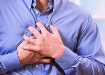 छाती में दर्द को ना करें नजरअंदाज, हार्ट अटैक के अलावा इन कारणों से भी हो सकता है दर्द