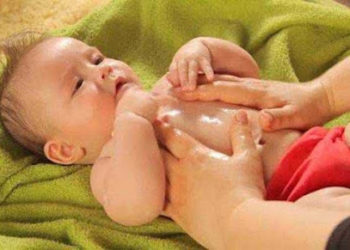 बच्चों की मालिश के लिए ये तेल रहते हैं सबसे बेहतर