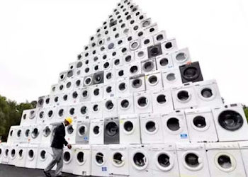 खराब 1496 वाशिंग मशीनों से बनाया 44 फुट ऊंचा पिरामिड, वर्ल्ड रेकॉर्ड