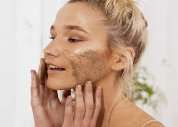 स्क्रब से खूबसूरती पाना हो सकता है नुकसानदेह