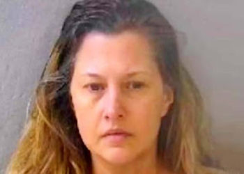 लड़कों से डेटिंग करने के लिए मां ने बेटी की पहचान चुरा कॉलेज में लिया एडमिशन