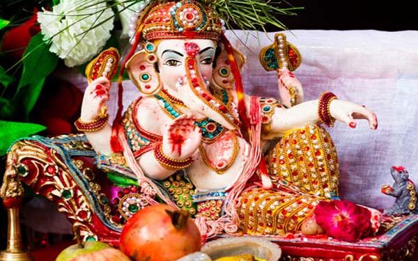 वास्तुदोष दूर करने के लिए इन जगहों पर लगाएं गणपति बप्पा की फोटो