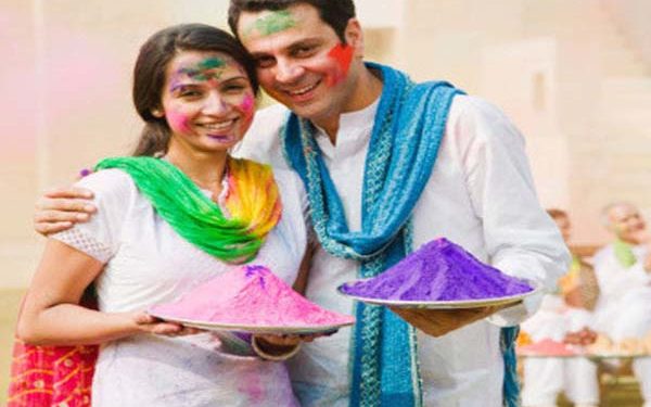 होली पर खुशहाली और अच्छे भाग्य के लिए इस प्रकार धारण करें वस्त्र