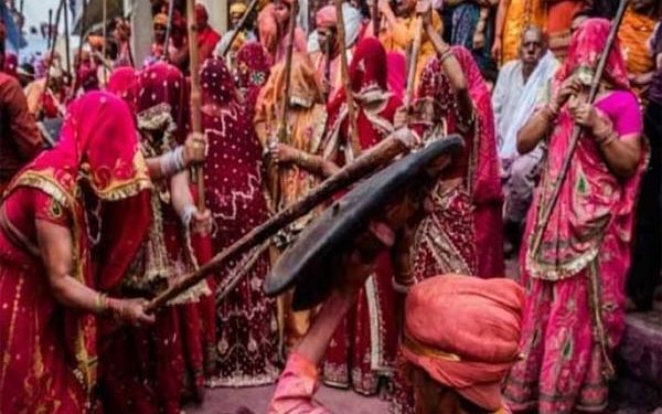 जानिए क्यों सबसे अनूठी और भव्य होती है मथुरा और वृंदावन की होली