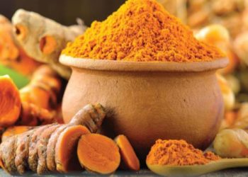 स्वाद के साथ-साथ सेहत के लिए भी फायदेमंद है हल्दी, जल्दी जानिए ये फायदे