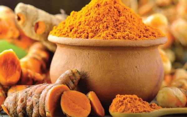 स्वाद के साथ-साथ सेहत के लिए भी फायदेमंद है हल्दी, जल्दी जानिए ये फायदे