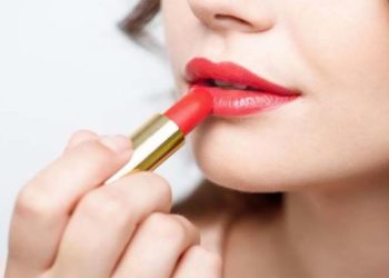 लिपस्टिक का रंग भी बताता आपका स्वभाव, जानिए कौन सा रंग क्या बताता है