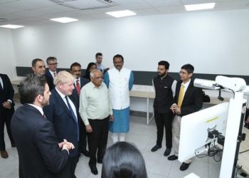 भारत दौरे पर ब्रिटिश पीएम, बोरिस जॉनसन ने बायोटेक्नोलॉजी यूनिवर्सिटी का किया दौरा