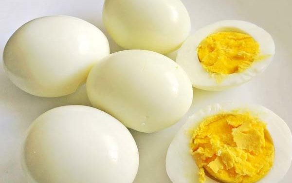 अंडे के साथ भूलकर भी ना करें इन चीजों का सेवन, सेहत को हो सकता है गंभीर नुकसान