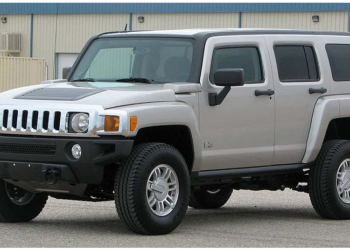 यूएई के शेख ने बनवाई 2 फ्लोर की हमर गाडी