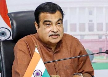 इलेक्ट्रिक व्हीकल को लेकर नितिन गडकरी ने सुनाई खरी-खोटी