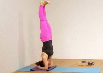 आज जानते है शीर्षासन के फायदे, ऐसे करें आसन