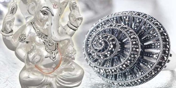 सोया हुआ भाग्य जगा सकती है चांदी, जानिए कैसे?