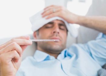 गर्मी में बुखार हो तो करें ये घरेलू उपाय