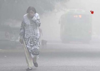 वायु प्रदूषण से भी बढ़ता है फ्रैक्चर का खतरा, हो जाएं सावधान