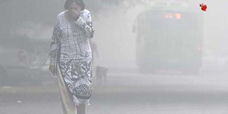 वायु प्रदूषण से भी बढ़ता है फ्रैक्चर का खतरा, हो जाएं सावधान