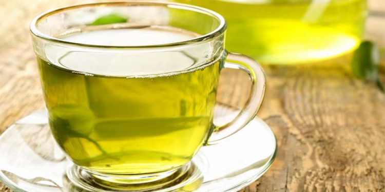 ग्रीन टी के हैं कई फायदे, लेकिन इस हालत में पहुंचा सकती है नुकसान