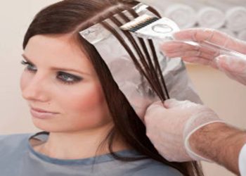 अगर आप भी बालों में रंग करती हैं तो सावधान हो जाएं