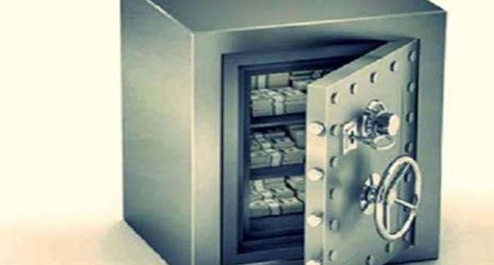 इस दिशा में खुले तिजोरी तो होता है धन-लाभ, जानिए किस दिशा में है आपकी तिजोरी का दरवाजा