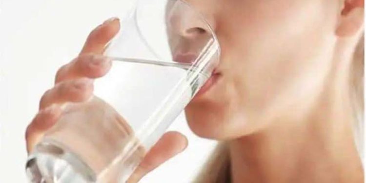 जरुरत से ज्यादा पानी पीना भी हो सकता है नुकसानदेह