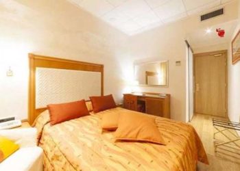 सुखमय जीवन के लिए वास्तु के अनुसार सेट करें अपना बेडरूम