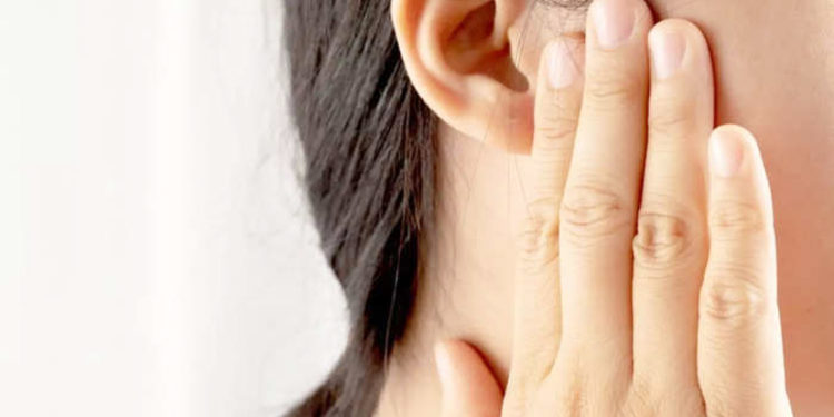 कानों में सीटी की आवाज आये तो हो जाएं सावधान