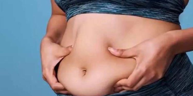 अगर आप भी हैं मोटी तोंद से परेशान तो इस तरह छिपाएं उभरा हुआ पेट