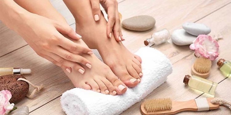 सिर्फ चेहरे का ही नहीं बल्कि अपने पैरों का भी रखें ख्याल