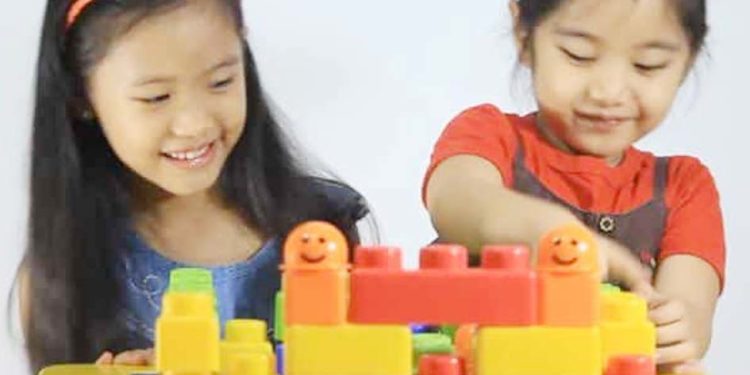 याददाश्त बढ़ाने के लिए अपने बच्चे के साथ करें ये दिमागी कसरतें