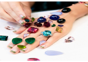 Gemstone Astrology: कभी भी एक साथ ना पहनें ये रत्न, वरना हो जाएंगे बर्बाद!
