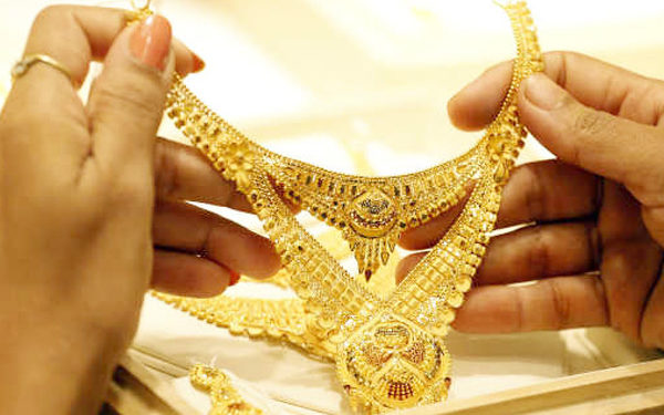 सोना पहनने से पहले रखें इन बातों का खास ध्यान