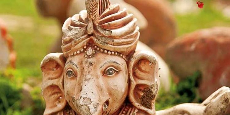 इस वजह से भूलकर भी घर में ना रखें टूटी हुई या फिर खंडित प्रतिमा