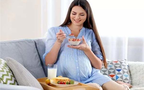प्रेगनेंसी के दौरान रखें खानपान में संयम