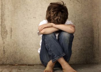 स्कूल की पढ़ाई और कॉम्पिटिशन से बच्चों में भी बढ़ रहा है तनाव