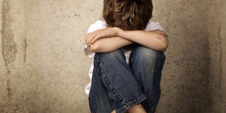 स्कूल की पढ़ाई और कॉम्पिटिशन से बच्चों में भी बढ़ रहा है तनाव