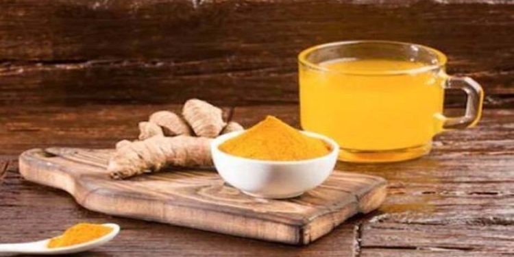 स्वाद के साथ-साथ वजन कम करती है हल्दी, ये हैं हल्दी के फायदे