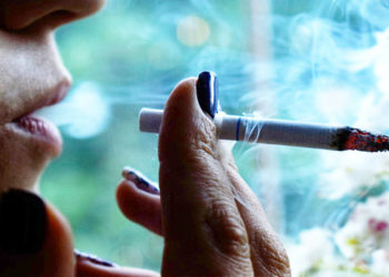 स्किन के लिए भी खतरनाक हो सकती है स्मोकिंग