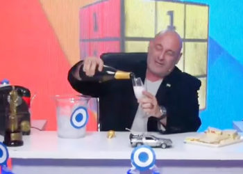 ब्रिटेन की महारानी के निधन पर टीवी एंकर ने की की ऐसी हरकत