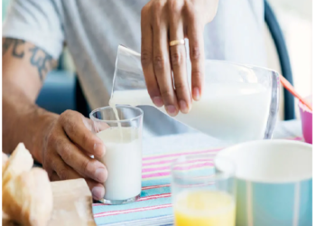 वजन घटाने के लिए दूध में मिलाकर पिएं बस ये चीज