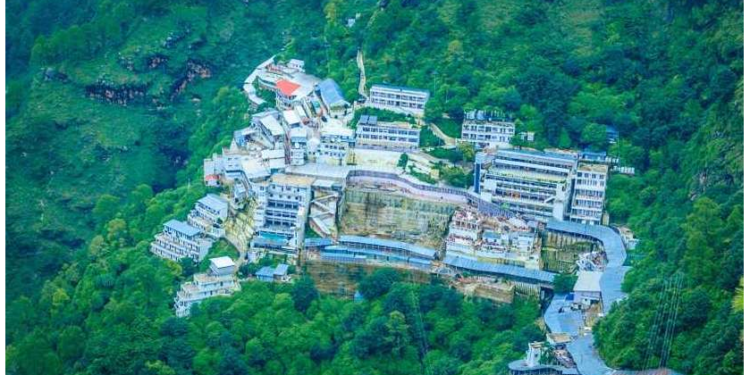 अगर दर्शन के लिए वैष्णो देवी जा रहे हैं तो इन खूबसूरत जगहों पर घूमना ना भूले