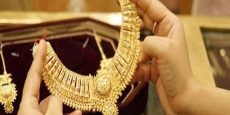आभूषणों की चमक बरकरार रखने करें ये उपाय