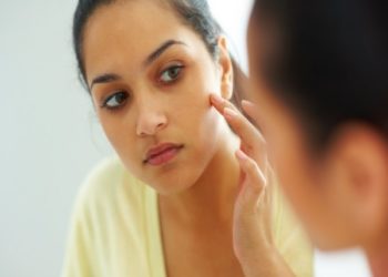 स्क्रब करने से पहले ध्यान रखें ये खास बातें, वरना हो सकता है नुकसान