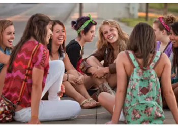 यहां खूबसूरत लडकियों की लग गई लॉटरी, पार्टनर्स की ईमानदारी टेस्ट की मिल रही नौकरी