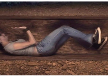 डर भागने के लिए लोग कर रहे हैं ये अजीब उपाय, जिंदा ही कब्र में दफ्न करने की तैयारी