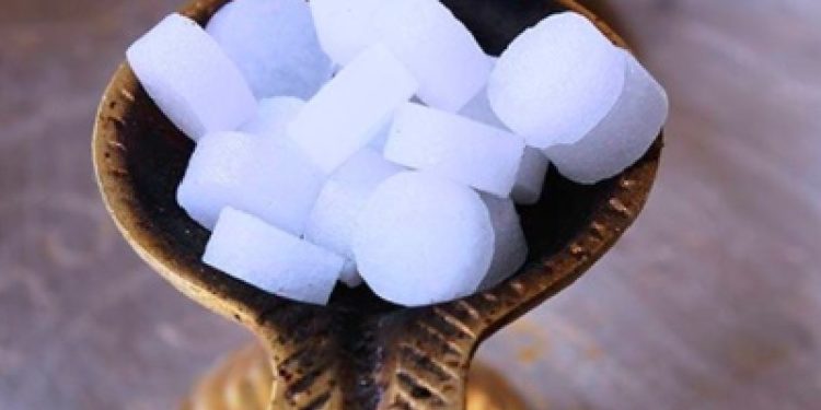 जानिए पूजा पाठ में क्या है कपूर का महत्व?