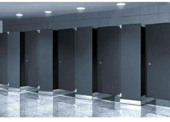 मॉल में बने टॉयलेट का दरवाजा नीचे से खुला क्यों रहता है?