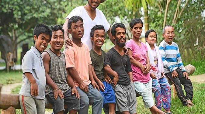 इस गांव में रहने वाले सभी लोग बौने ऊंचाई साढ़े तीन फीट से ज्यादा नहीं
