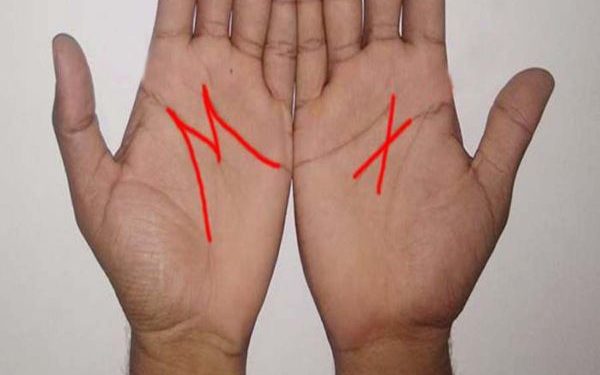 हथेली के ये निशान होते हैं शुभ और अशुभ, जानिए क्या कहता है क्रॉस का निशान