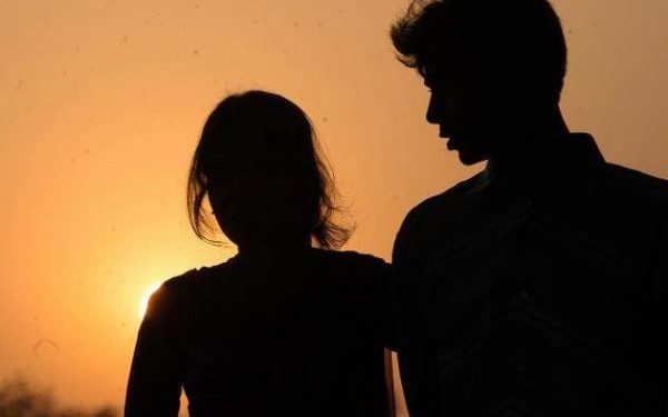 गलत नंबर से लड़के के प्यार में पड़ी तीन बच्चों की मां भागकर पहुंची चेन्नई 