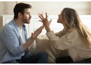 पार्टनर पर बेवजह शक करना भी हो सकता है खतरनाक, भूलकर भी ना करें ऐसा